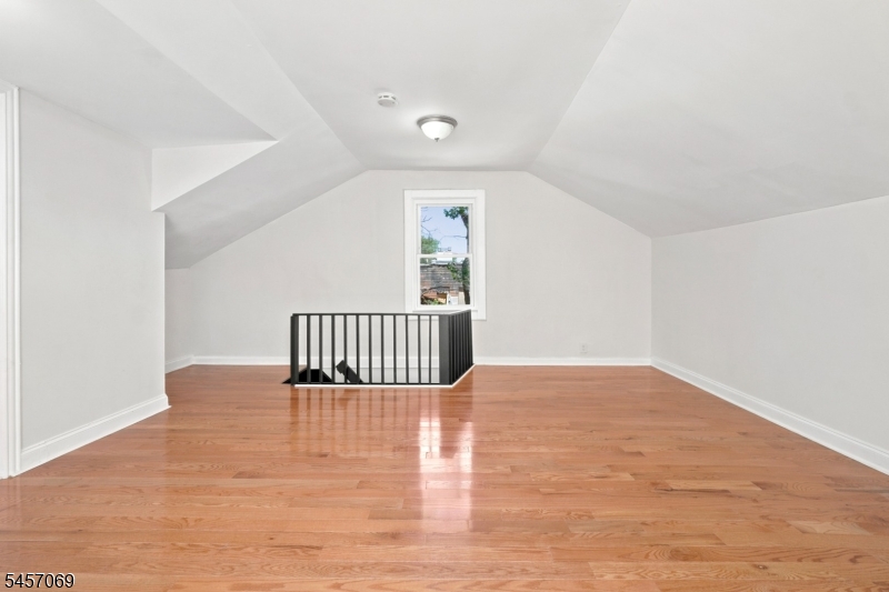 299 Smith St