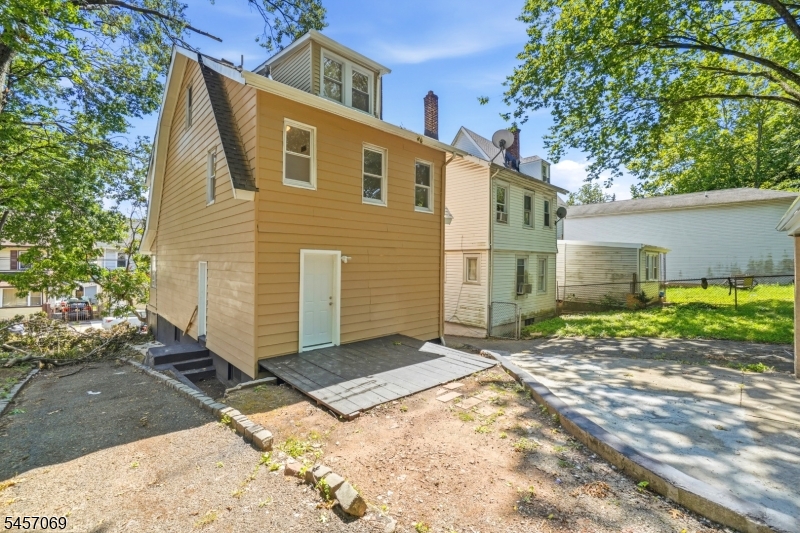 299 Smith St