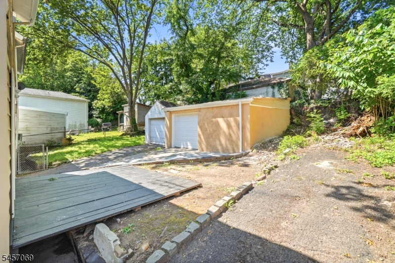 299 Smith St