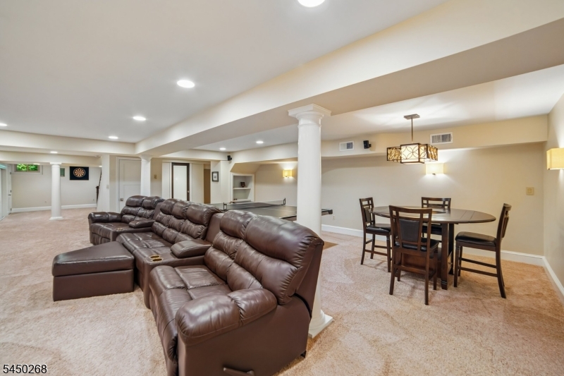16 Pender Hill Rd