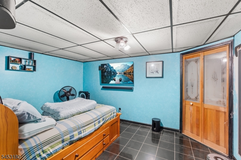 130 Vreeland Ave