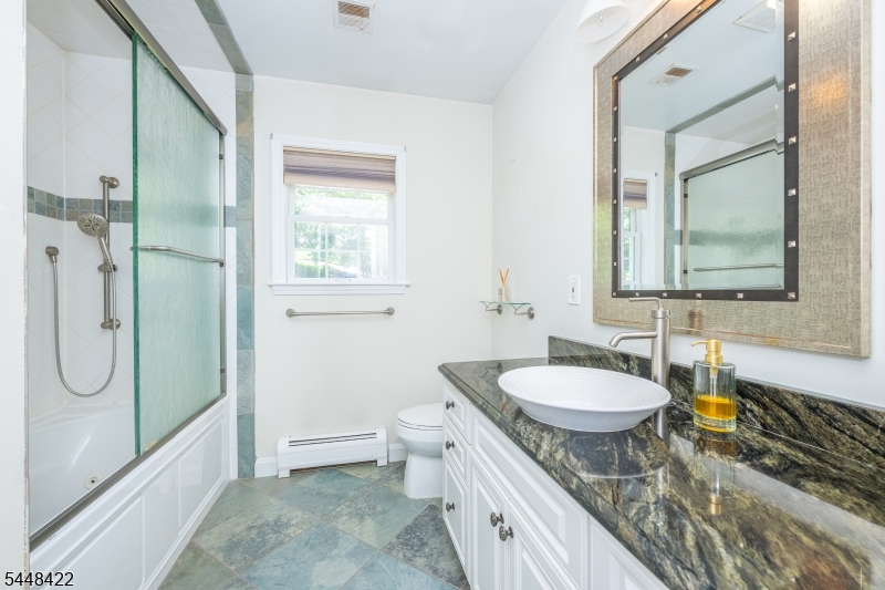 38 Oneida Ave