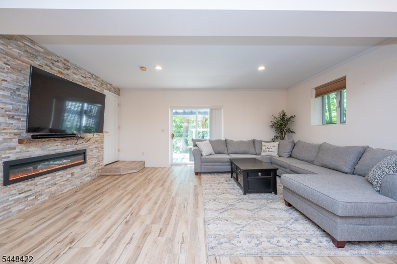 38 Oneida Ave