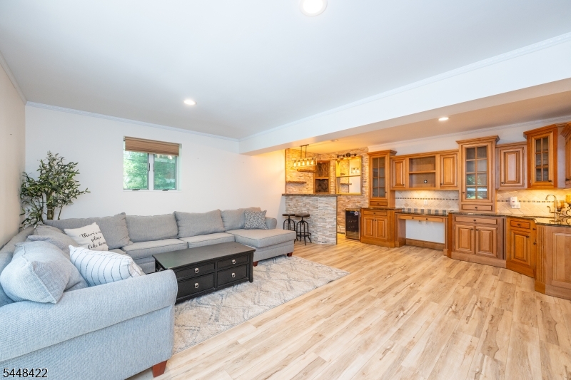 38 Oneida Ave