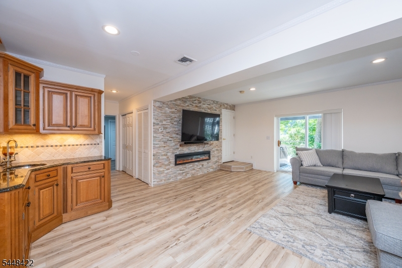 38 Oneida Ave