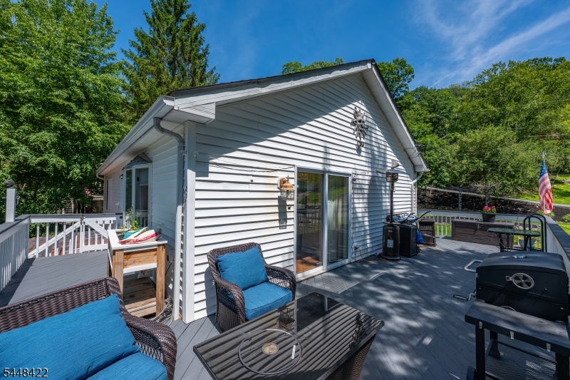 38 Oneida Ave