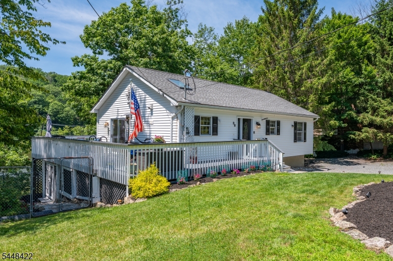 38 Oneida Ave