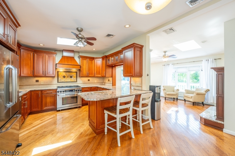 38 Oneida Ave