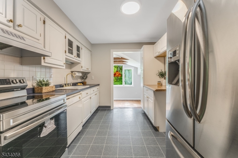 10 Lynnfield Ter
