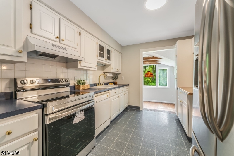 10 Lynnfield Ter