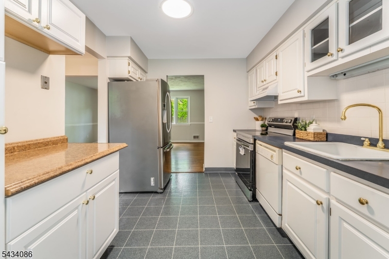 10 Lynnfield Ter