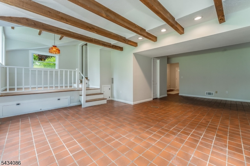10 Lynnfield Ter
