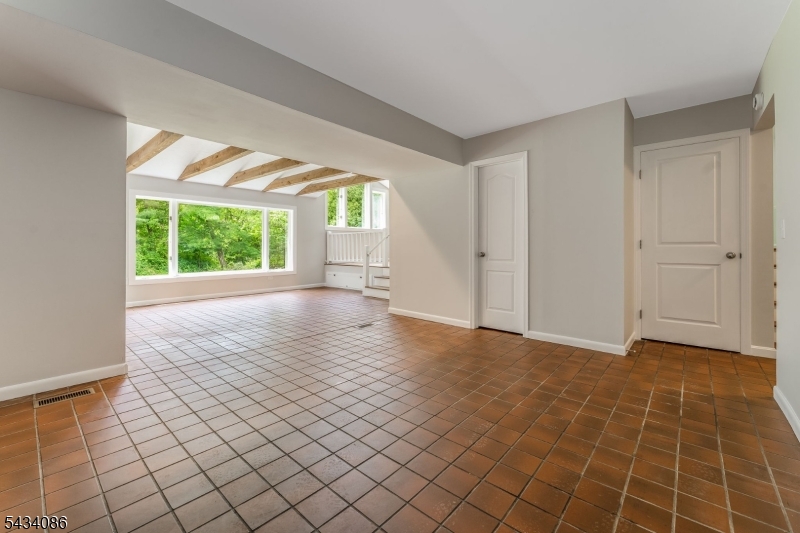 10 Lynnfield Ter