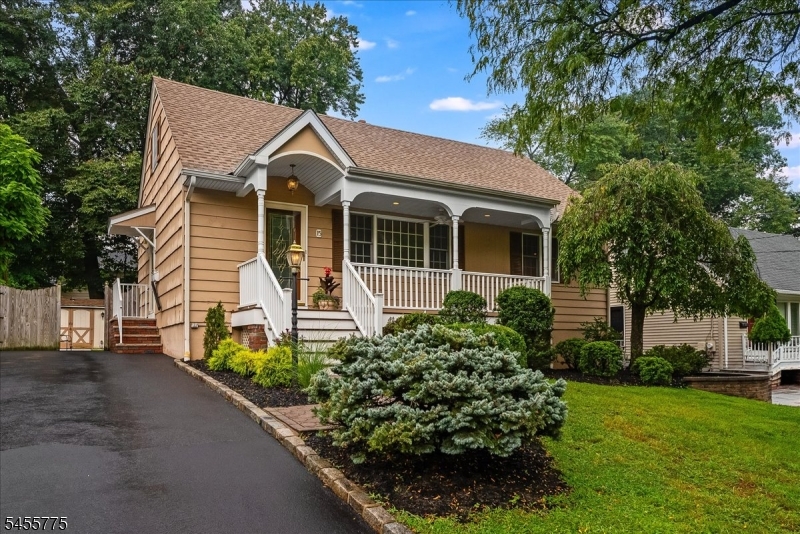 15 Oak Ln