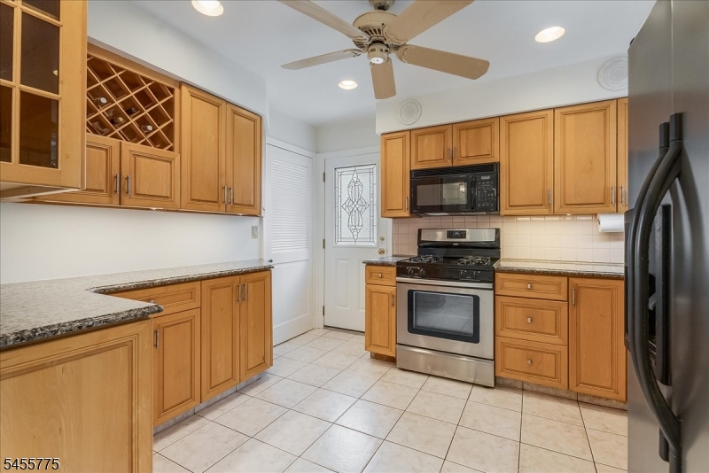 15 Oak Ln