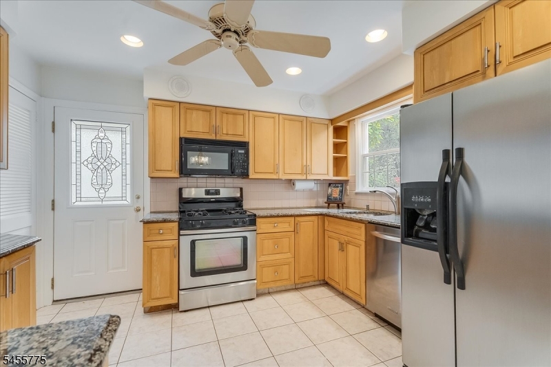 15 Oak Ln