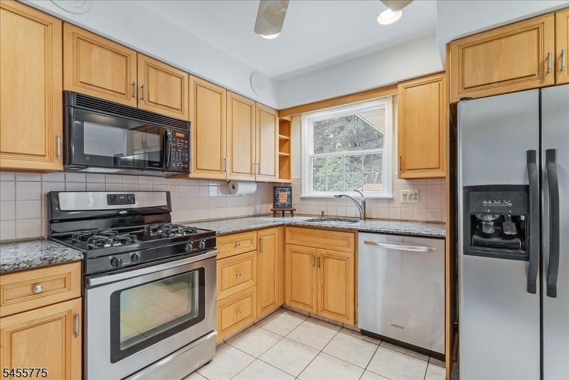 15 Oak Ln