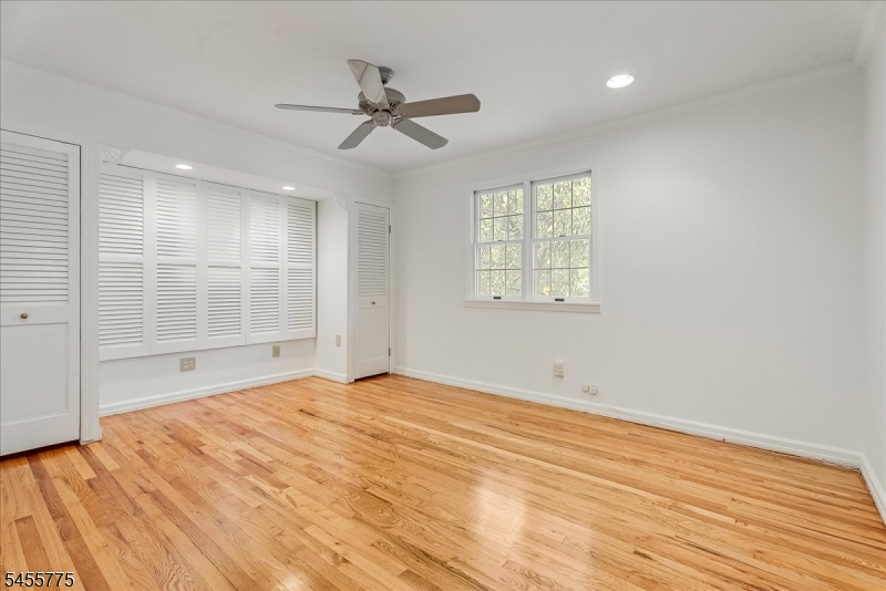 15 Oak Ln