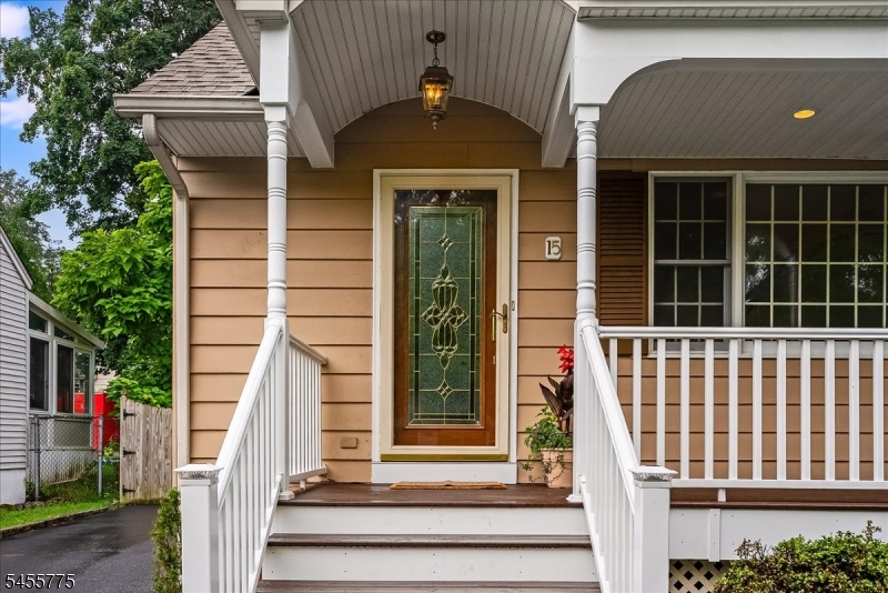 15 Oak Ln