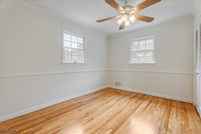 15 Oak Ln