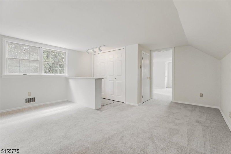 15 Oak Ln