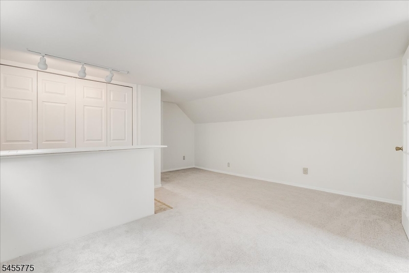 15 Oak Ln