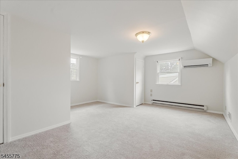 15 Oak Ln