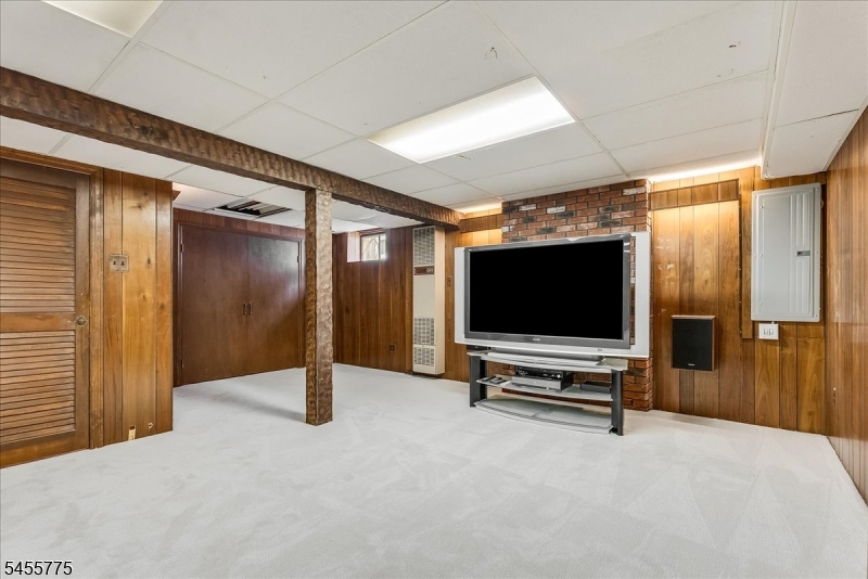 15 Oak Ln