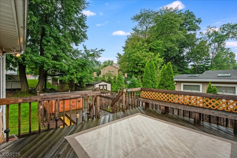 15 Oak Ln