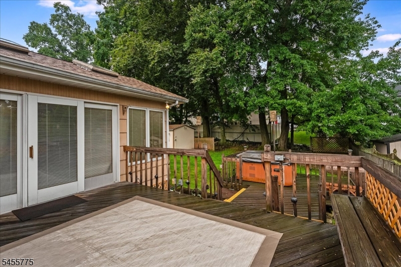 15 Oak Ln