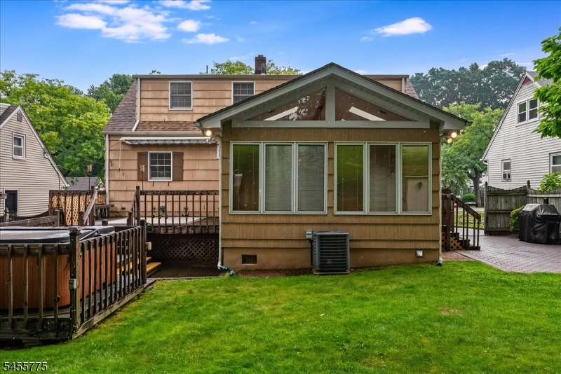 15 Oak Ln