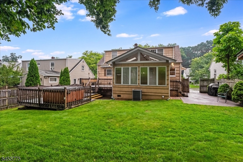 15 Oak Ln