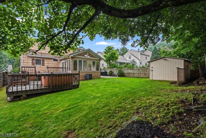 15 Oak Ln