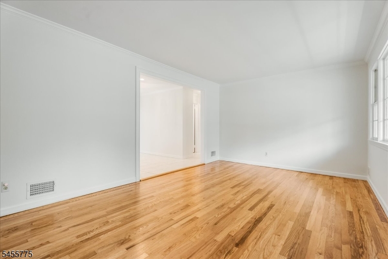 15 Oak Ln