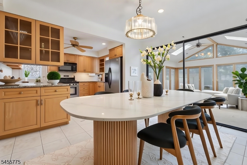 15 Oak Ln