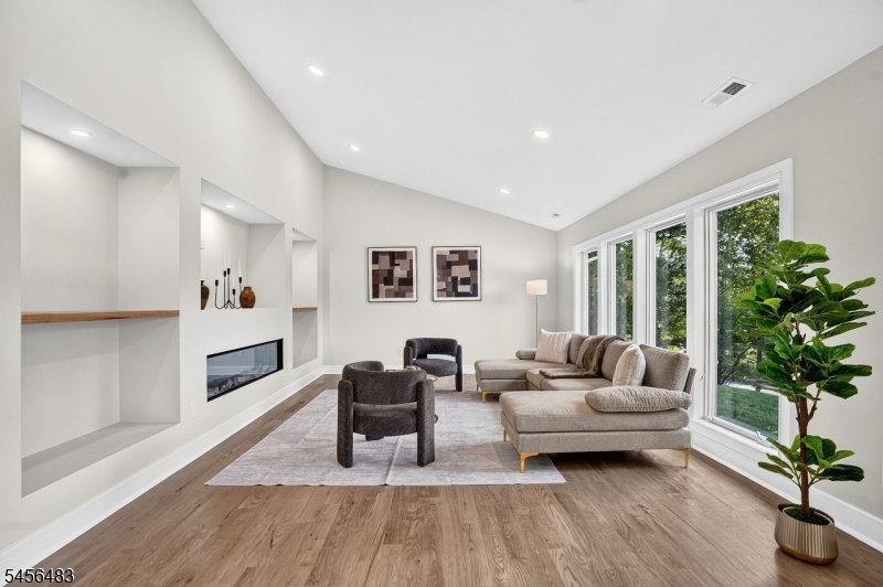 910 Minisink Way