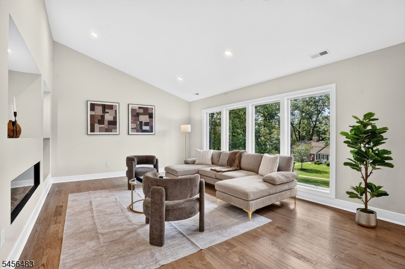910 Minisink Way
