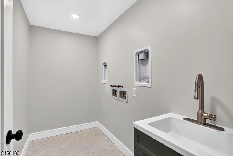 910 Minisink Way