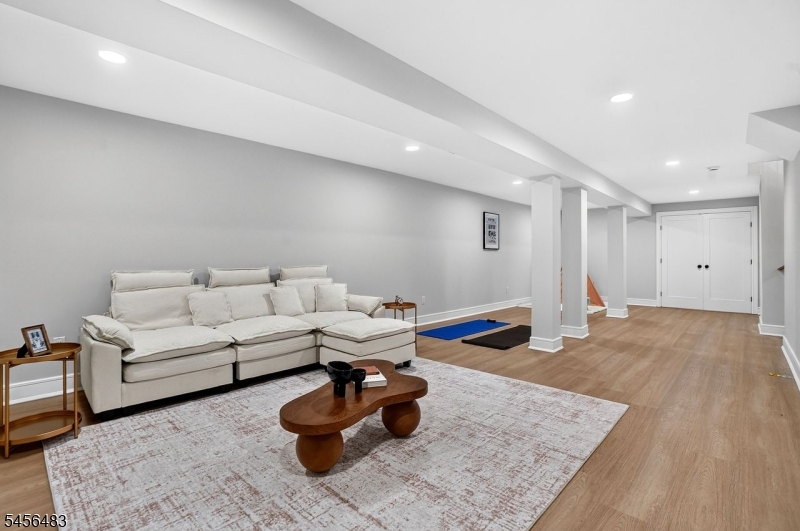 910 Minisink Way