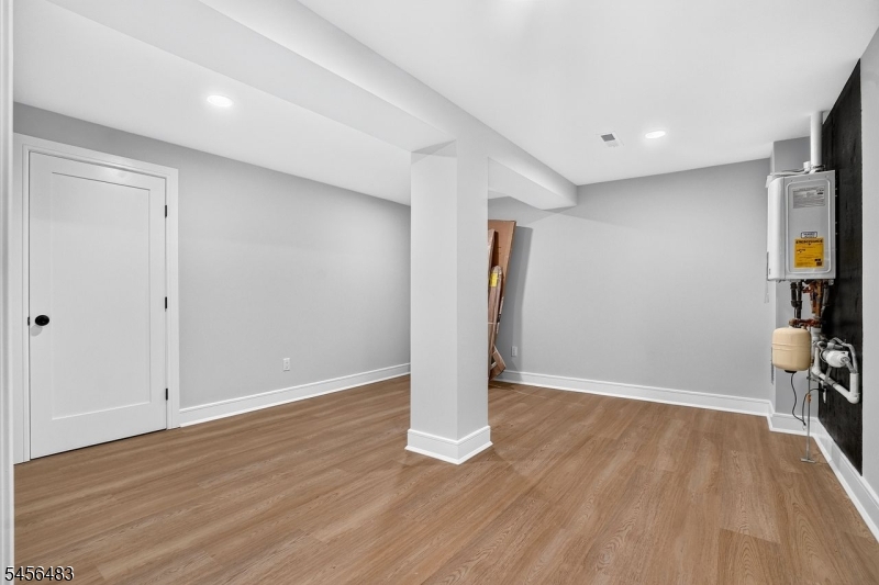 910 Minisink Way