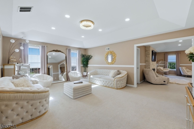 2 Butternut Ln
