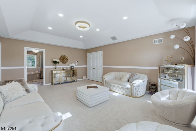 2 Butternut Ln