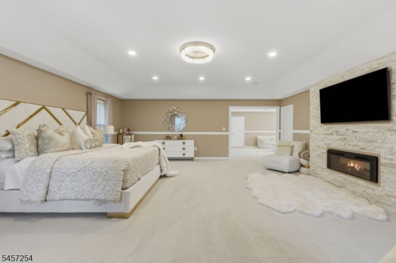2 Butternut Ln