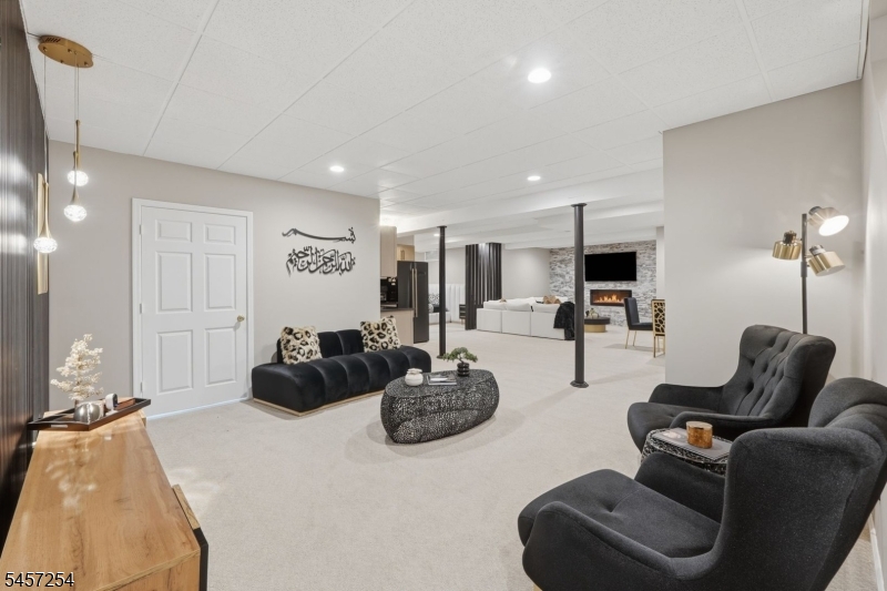 2 Butternut Ln