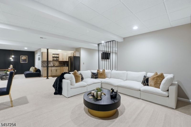 2 Butternut Ln