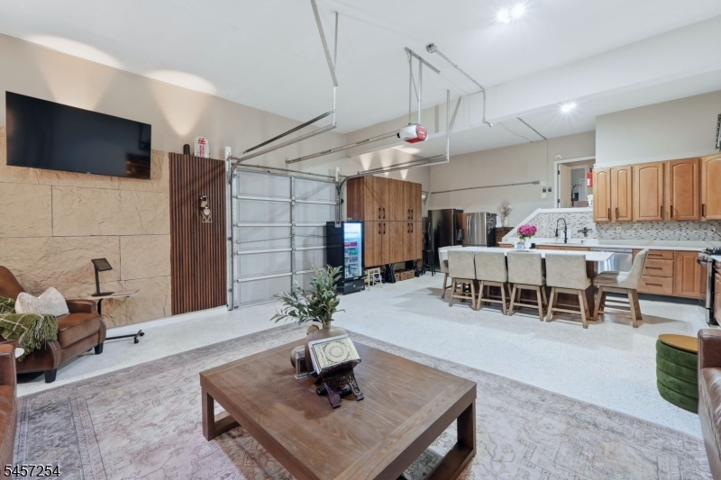 2 Butternut Ln