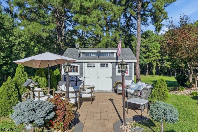 2 Butternut Ln