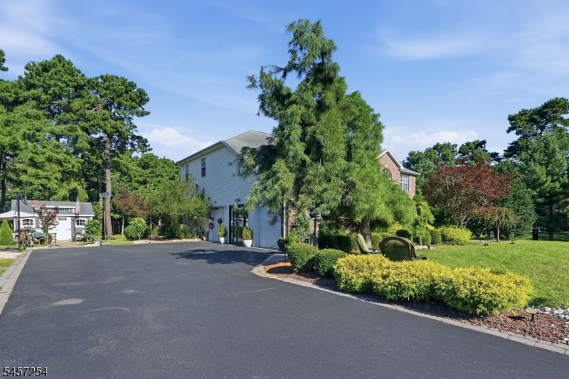 2 Butternut Ln