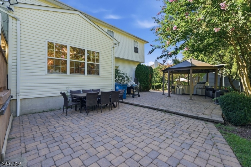 2 Butternut Ln