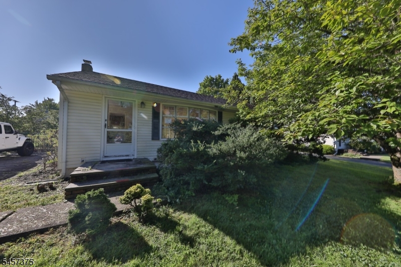 148 Eyland Ave